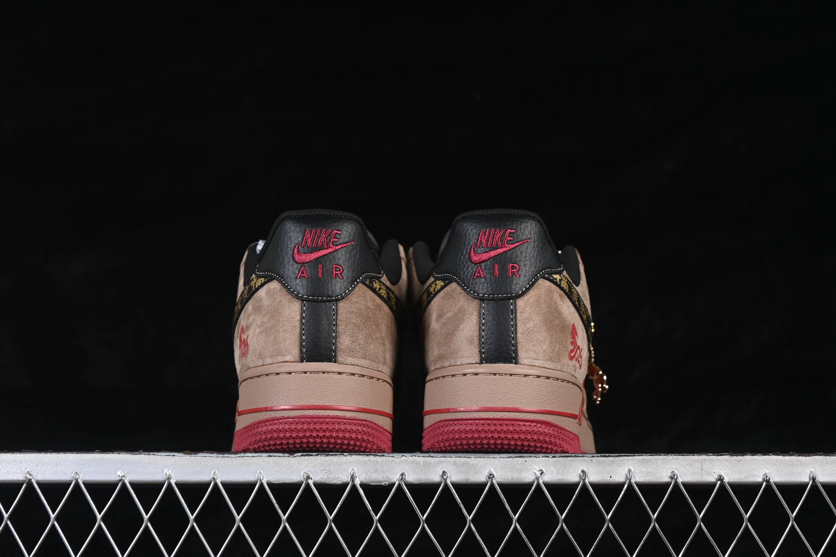 All categories Nk Air Force 1 Air Force series Nk Air Force 1 Low Air Force low-top Nike Air Force 1'07 Low Year of the Horse limited edition red suede Air Force 1 low-top casual sneakers XD0028-009